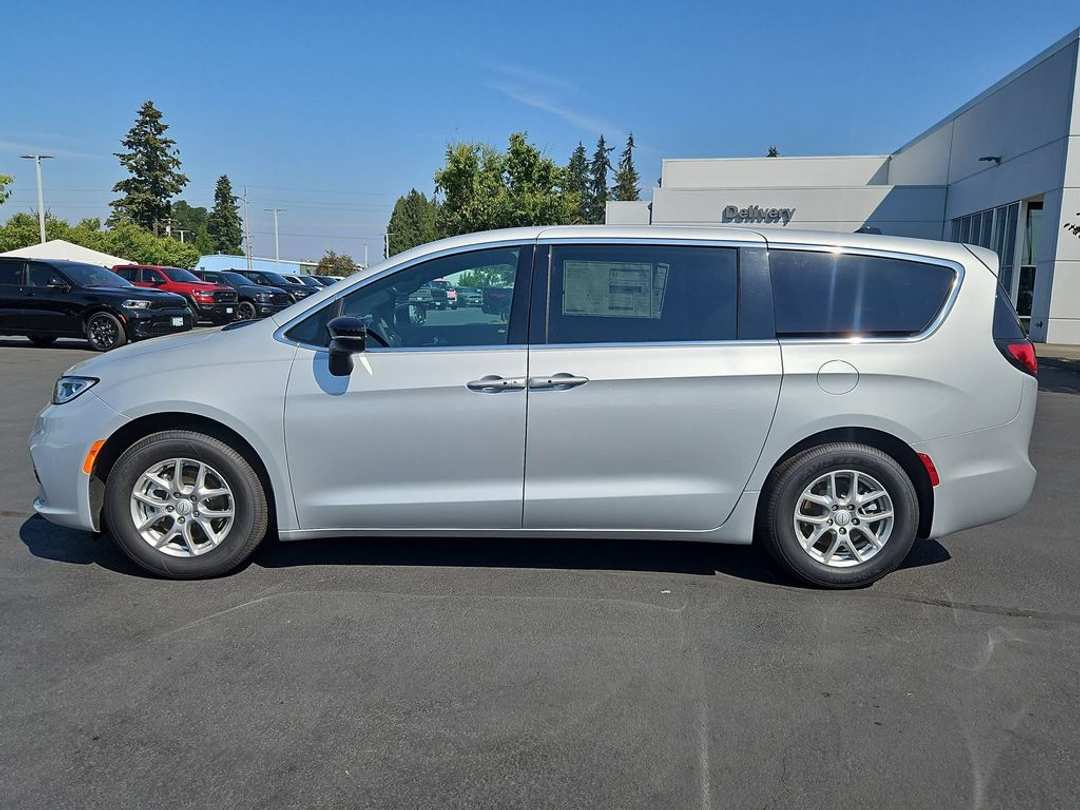 2026 Chrysler Pacifica Select - Image 2