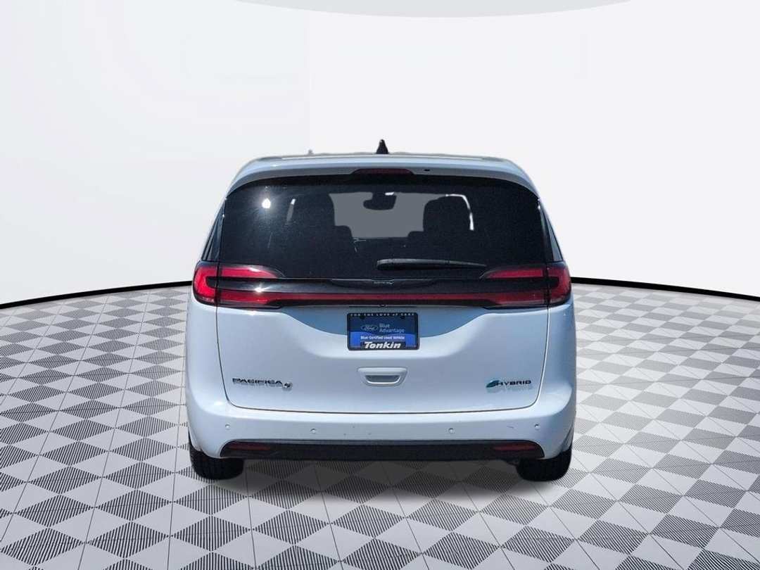 2024 Chrysler Pacifica Hybrid Select S Appearance - Image 3