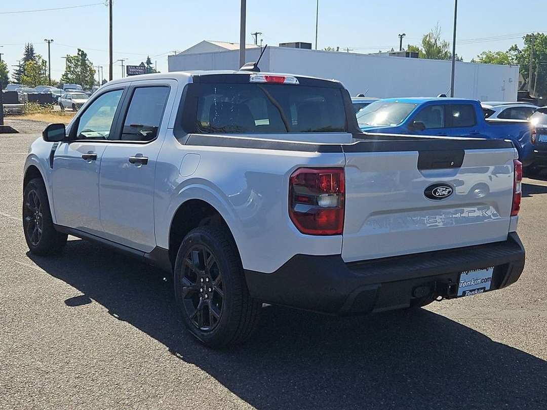 2025 Ford Maverick XLT - Image 2
