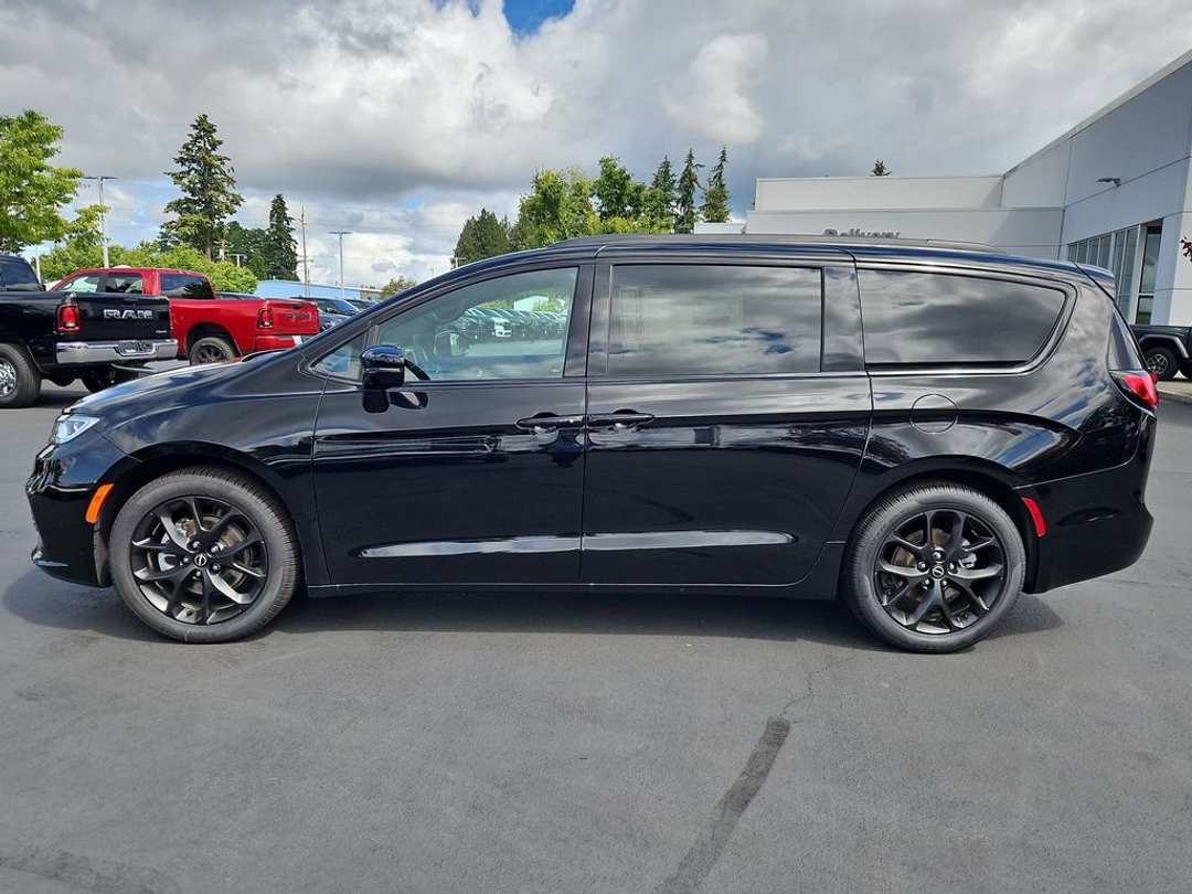 2026 Chrysler Pacifica Select - Image 2