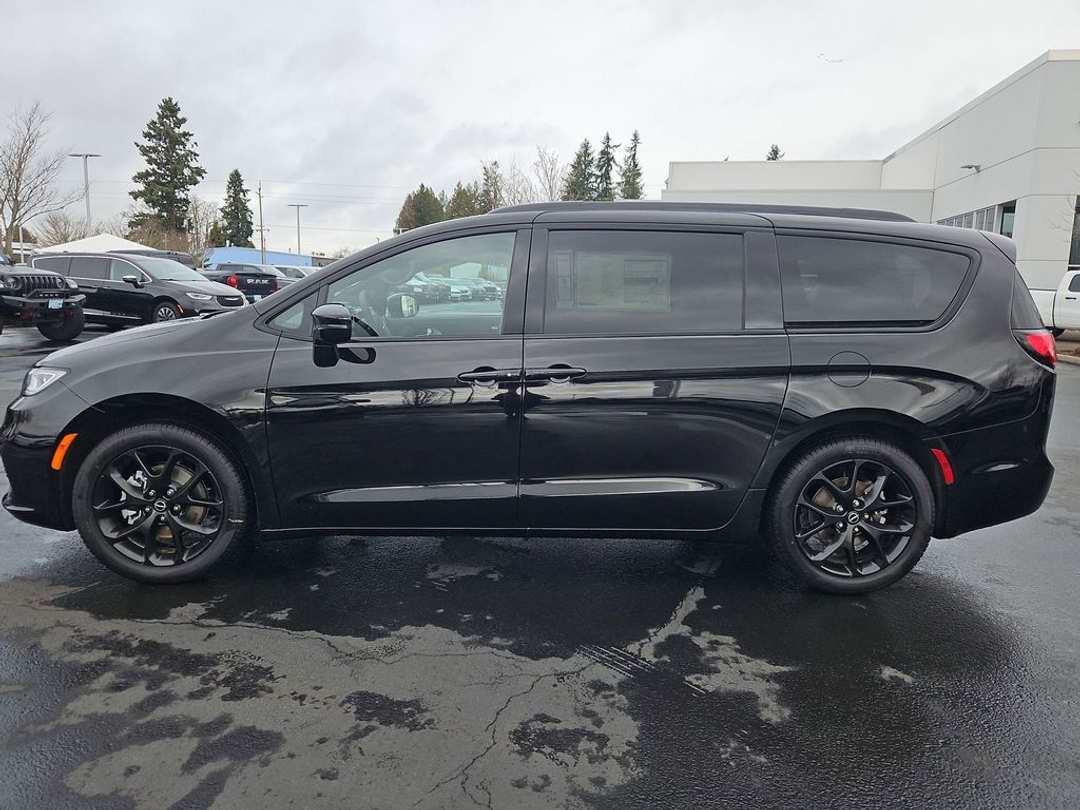 2026 Chrysler Pacifica Select - Image 2