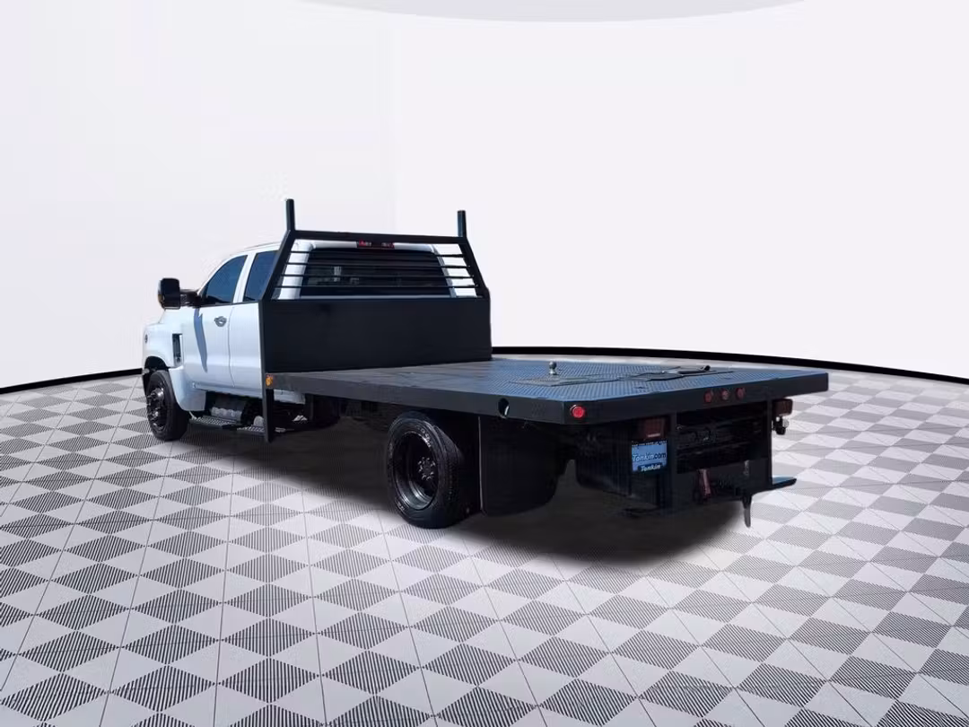 2022 Chevrolet Silverado 4500Hd - Image 2