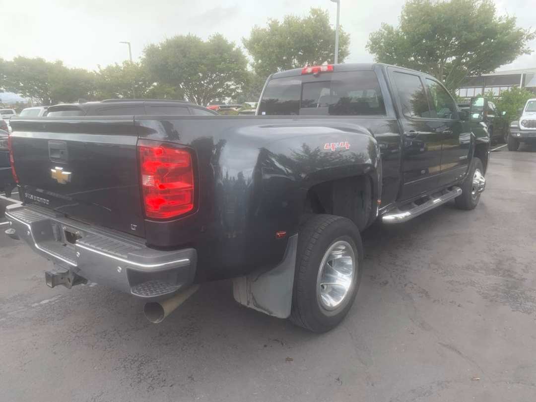 2017 Chevrolet Silverado 3500Hd LT - Image 3