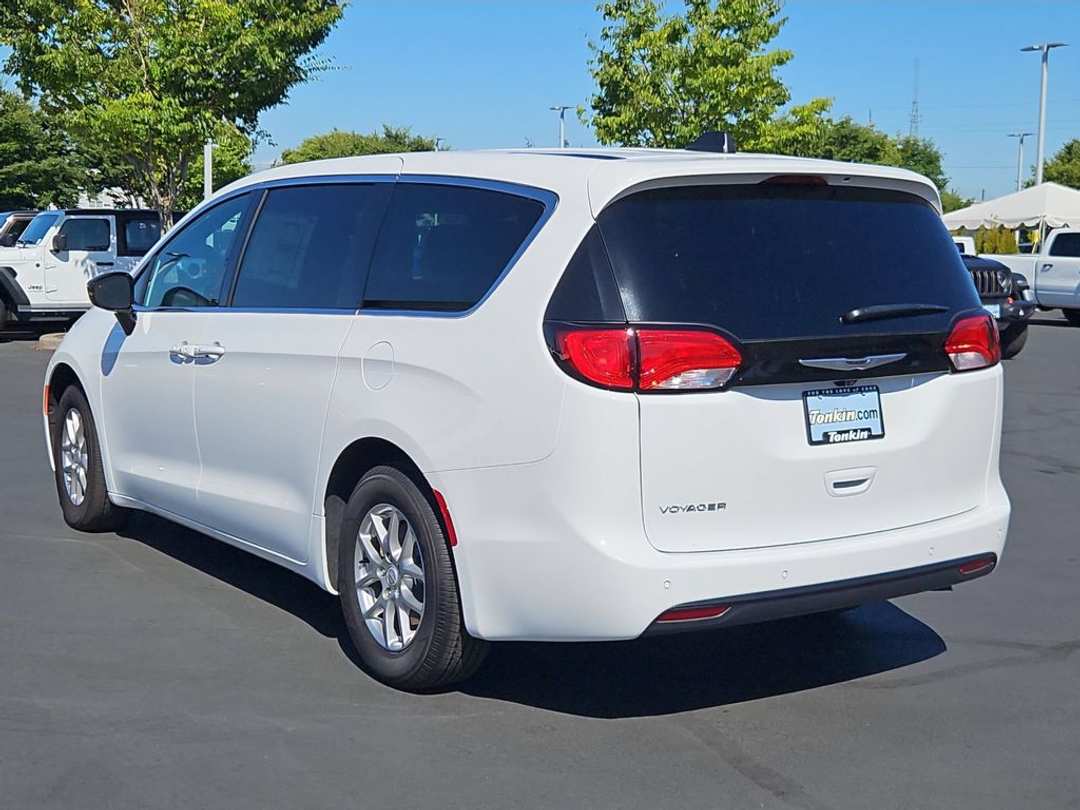 2026 Chrysler Voyager LX - Image 3