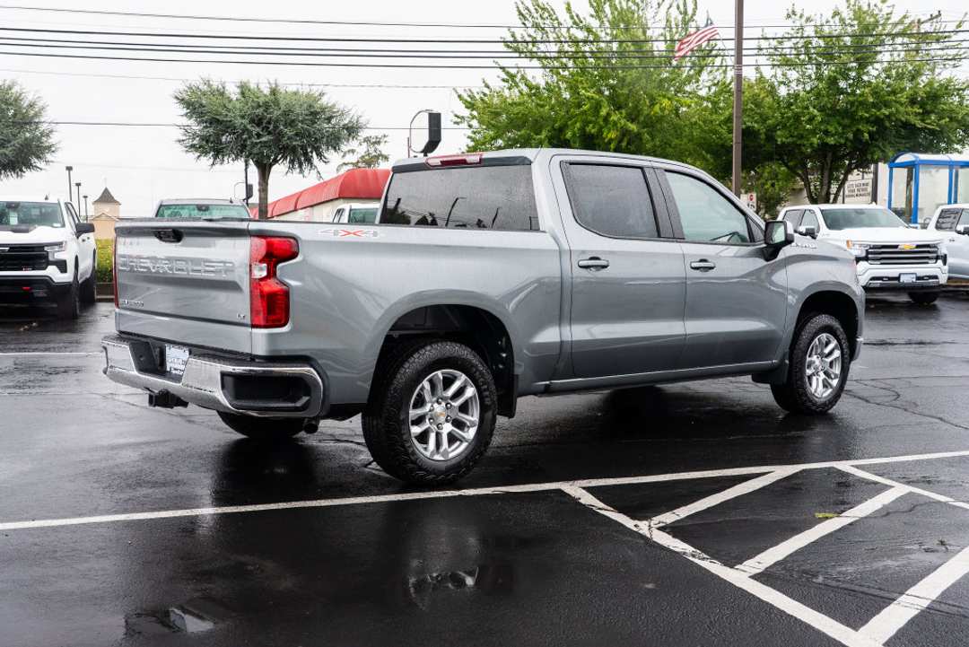 2026 Chevrolet Silverado 1500 LT - Image 3
