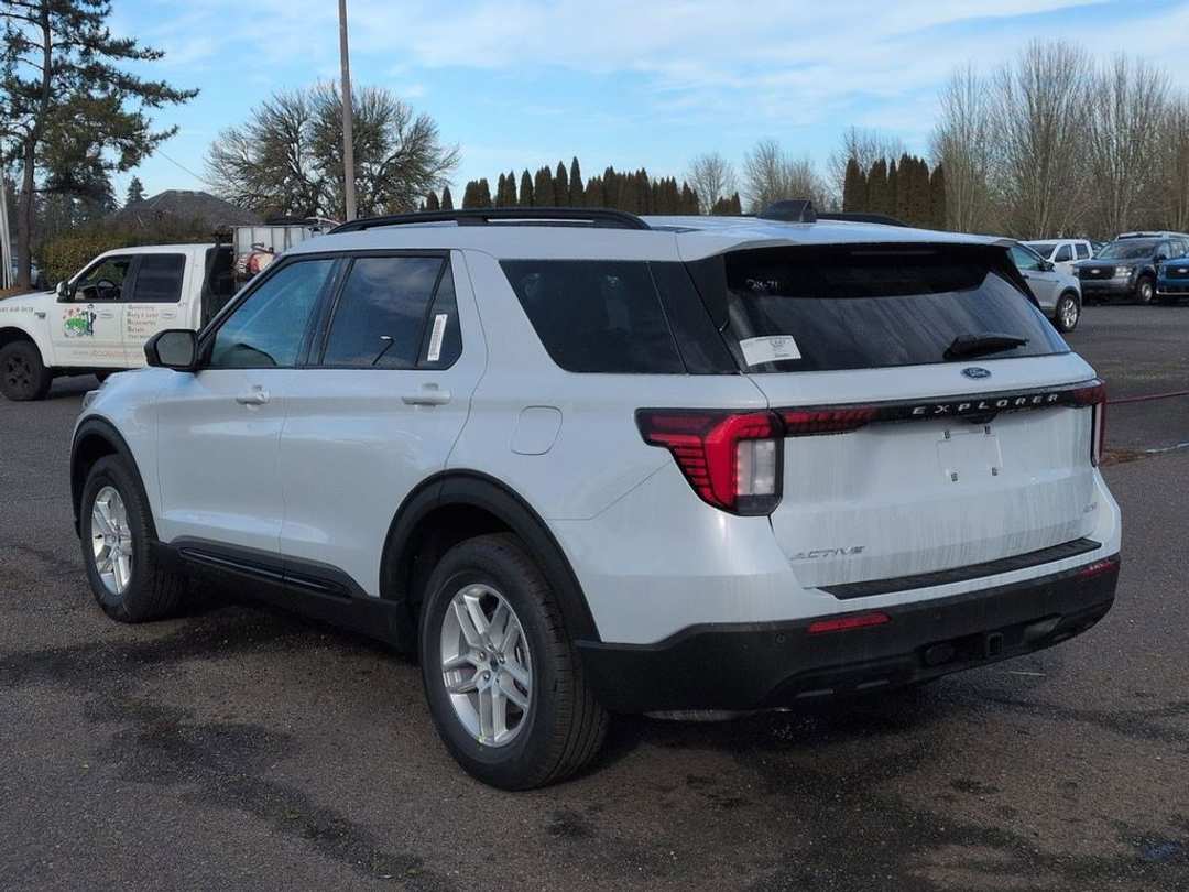 2026 Ford Explorer Active - Image 2