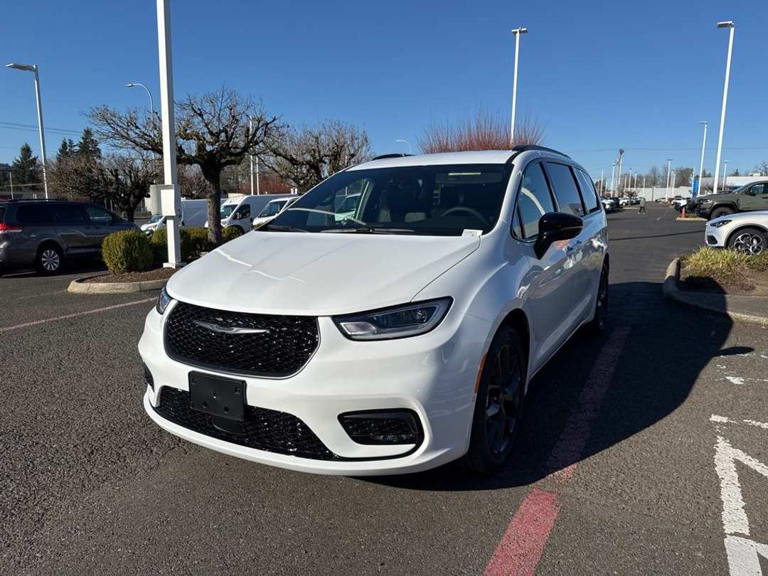 2026 Chrysler Pacifica Select - Image 2