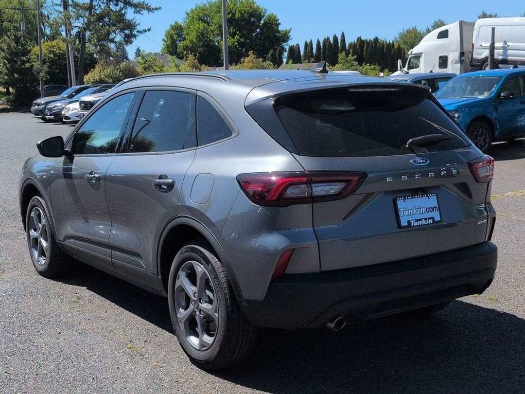 2025 Ford Escape STLine - Image 2