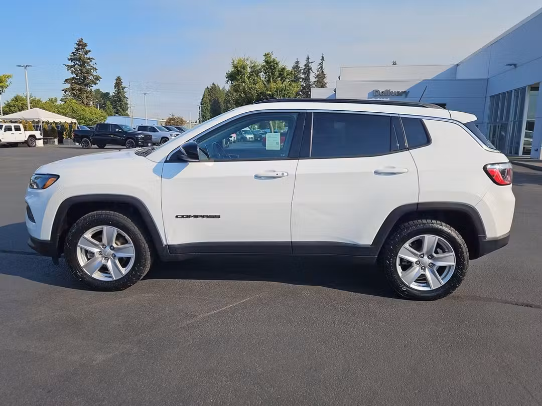 2022 Jeep Compass Latitude - Image 2