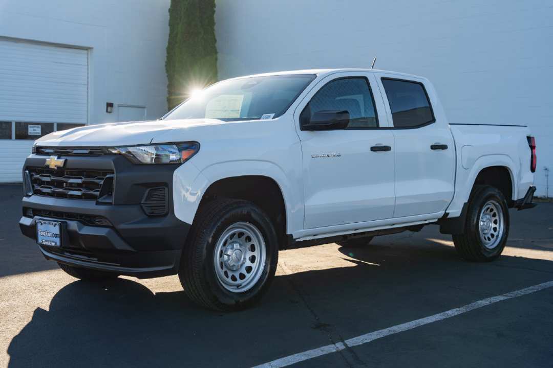 2026 Chevrolet Colorado Work - Image 2