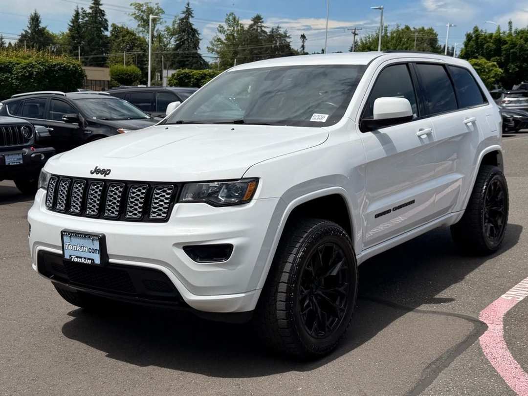 2018 Jeep Grand Cherokee Altitude - Image 3
