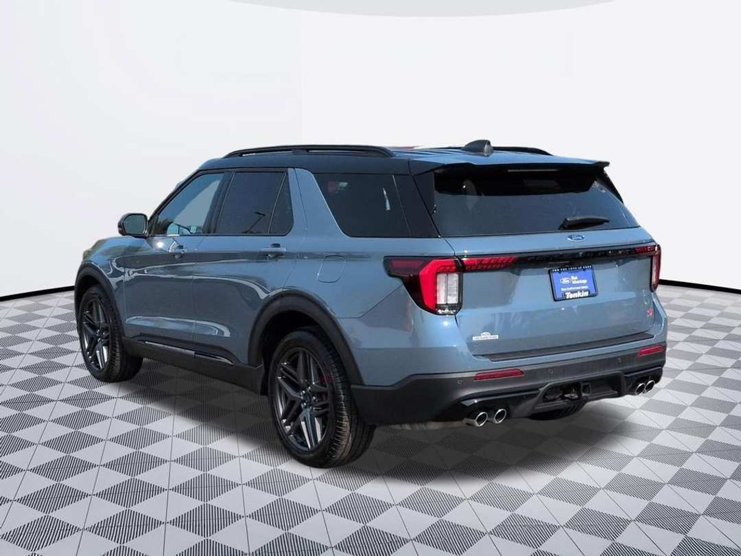 2025 Ford Explorer ST - Image 2