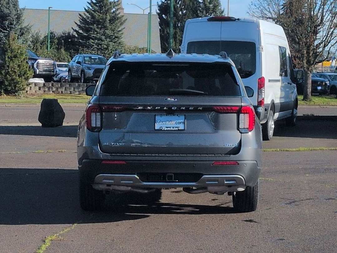 2026 Ford Explorer Active - Image 3