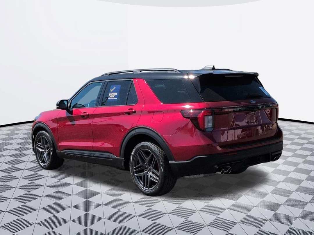 2025 Ford Explorer ST - Image 2