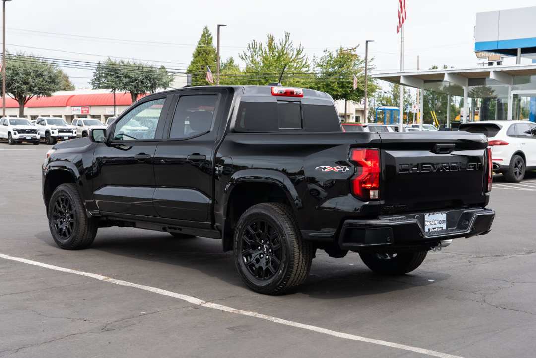2026 Chevrolet Colorado Work - Image 3