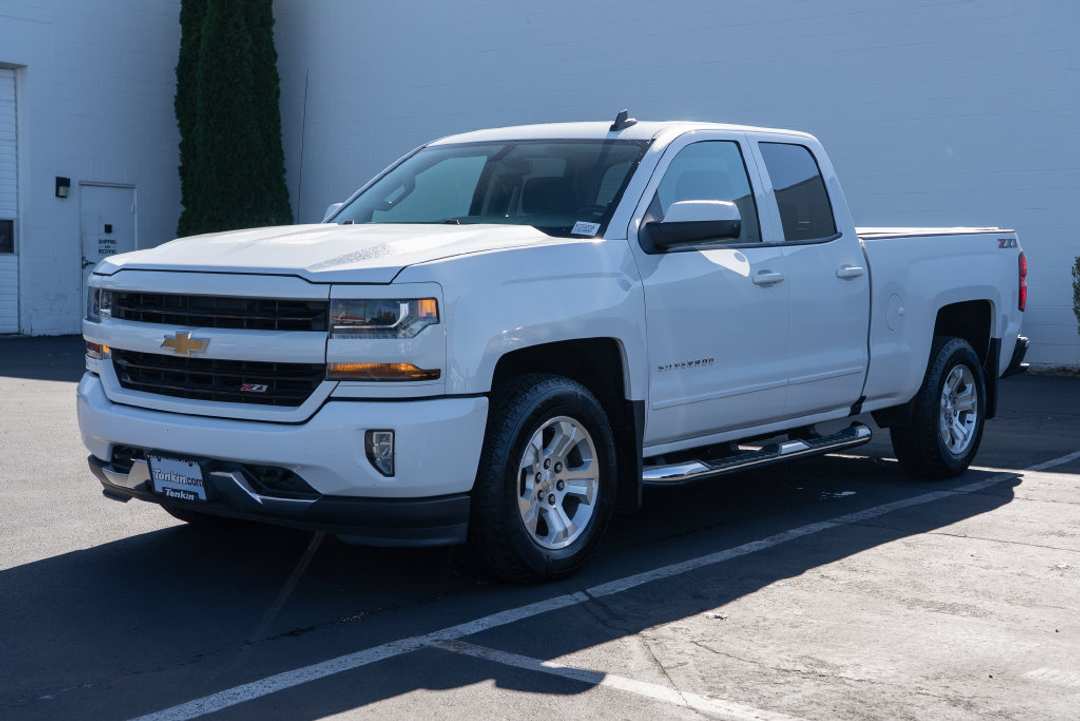 2018 Chevrolet Silverado 1500 LT - Image 2