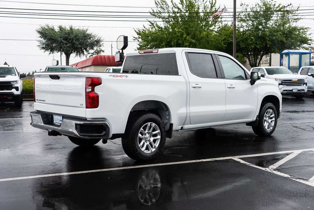2026 Chevrolet Silverado 1500 LT - Image 3
