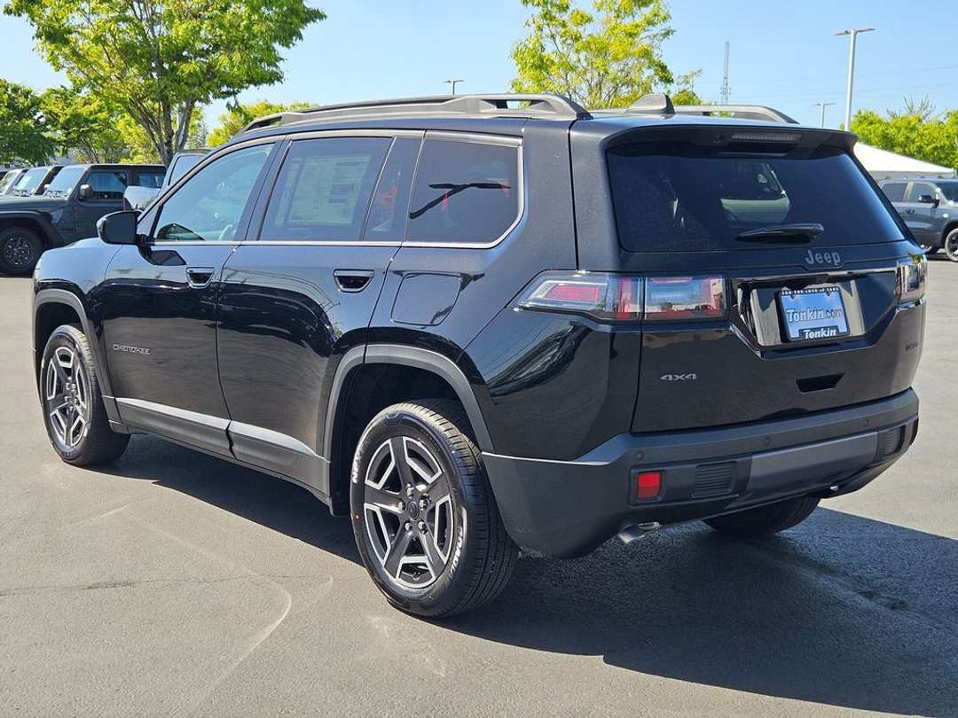 2026 Jeep Cherokee Laredo - Image 3