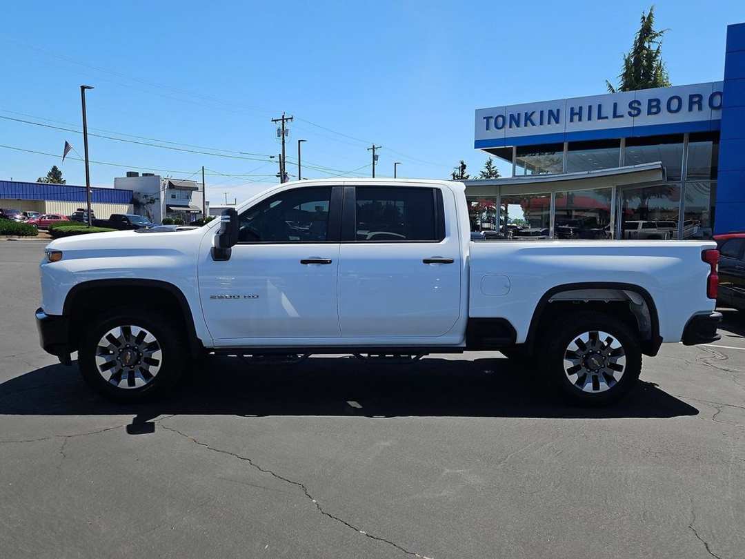 2022 Chevrolet Silverado 2500Hd Custom - Image 2