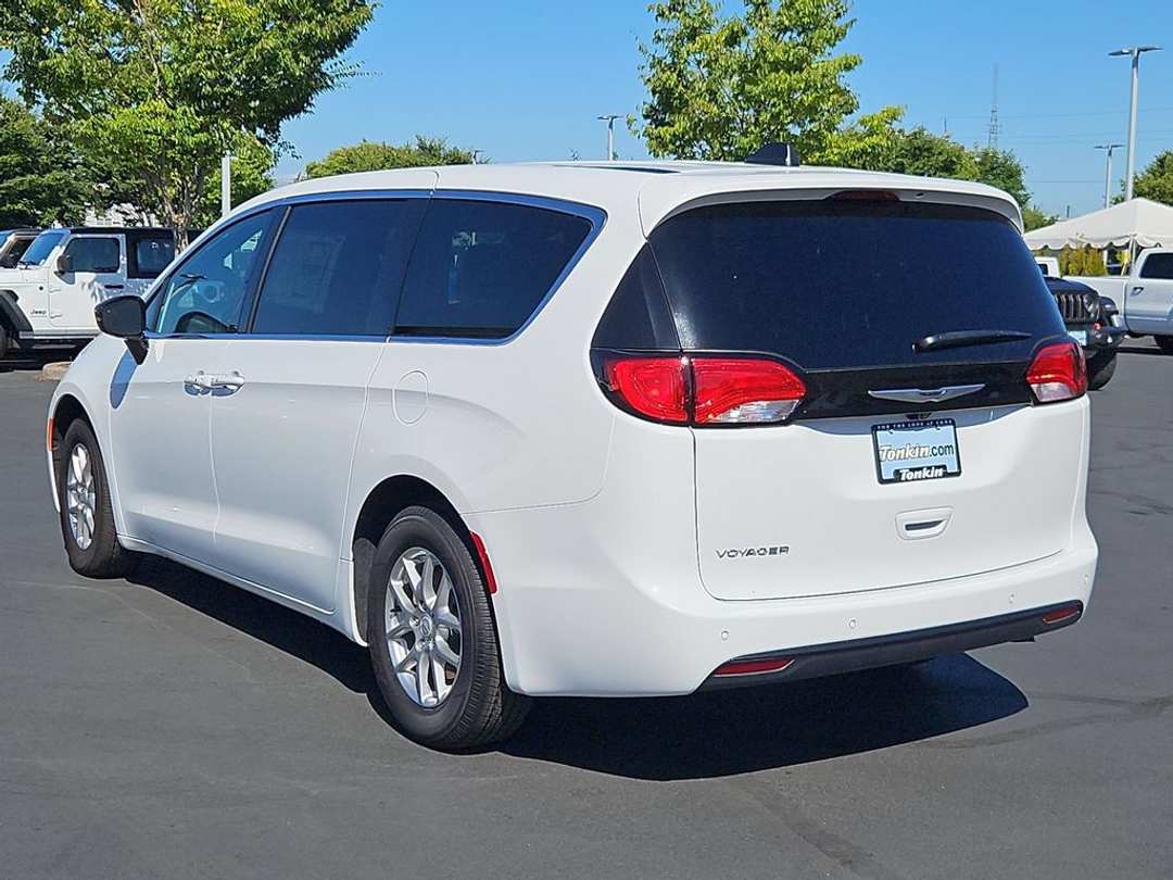 2026 Chrysler Voyager LX - Image 3