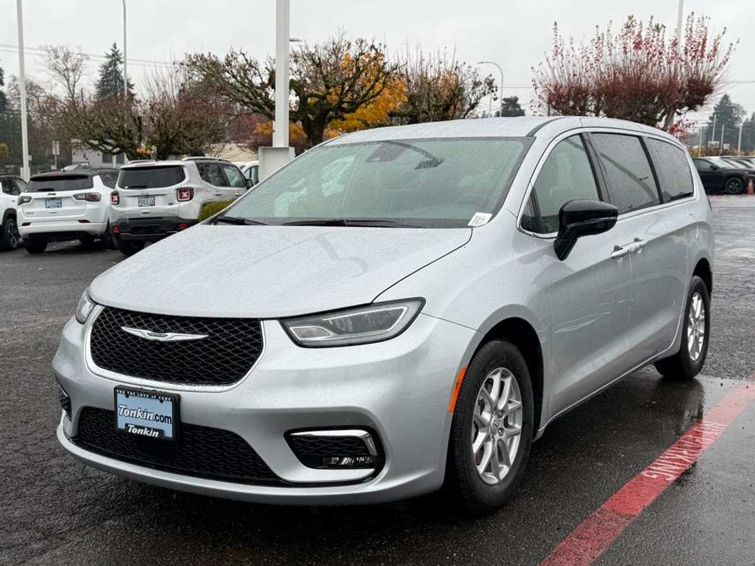 2026 Chrysler Pacifica Select - Image 3