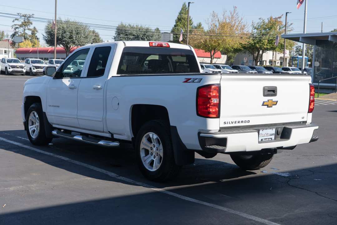 2018 Chevrolet Silverado 1500 LT - Image 3