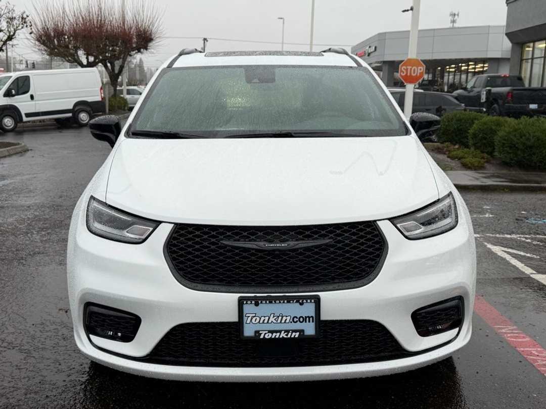 2026 Chrysler Pacifica Limited - Image 2
