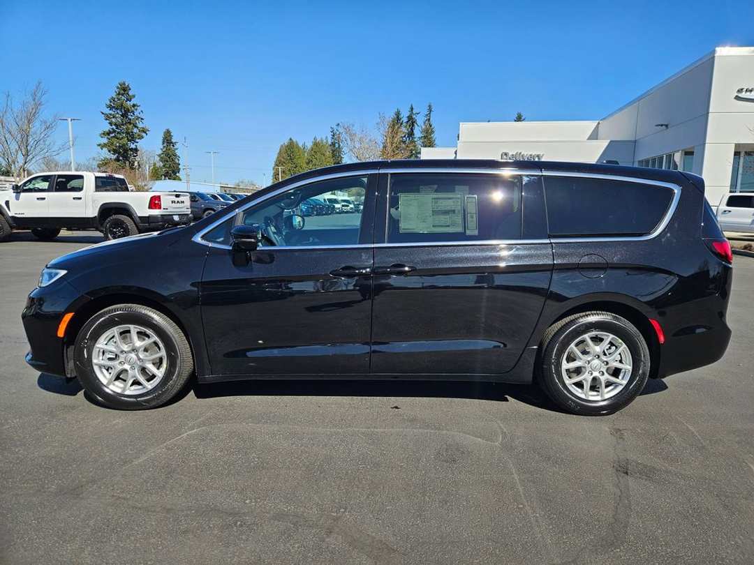 2026 Chrysler Pacifica Select - Image 2