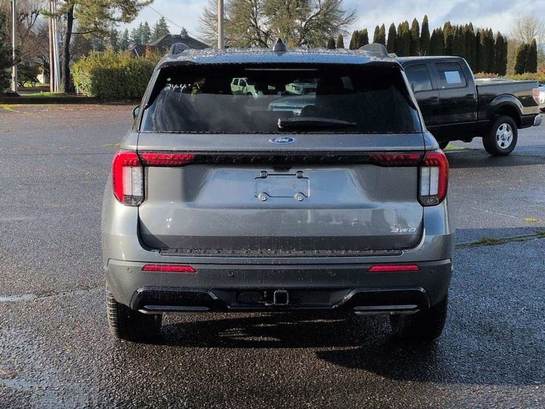 2026 Ford Explorer STLine - Image 3
