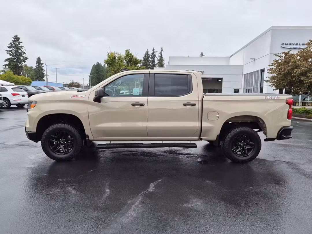 2022 Chevrolet Silverado 1500 Custom Trail Boss - Image 2