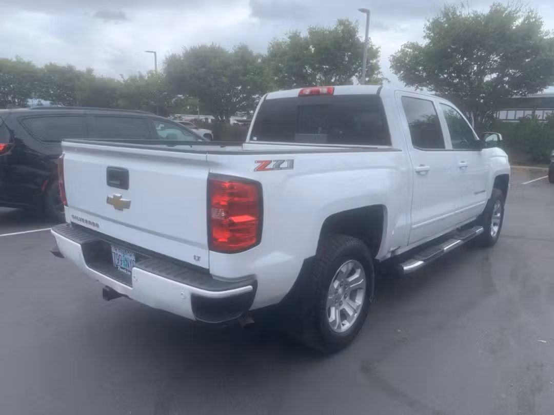 2018 Chevrolet Silverado 1500 LT - Image 3