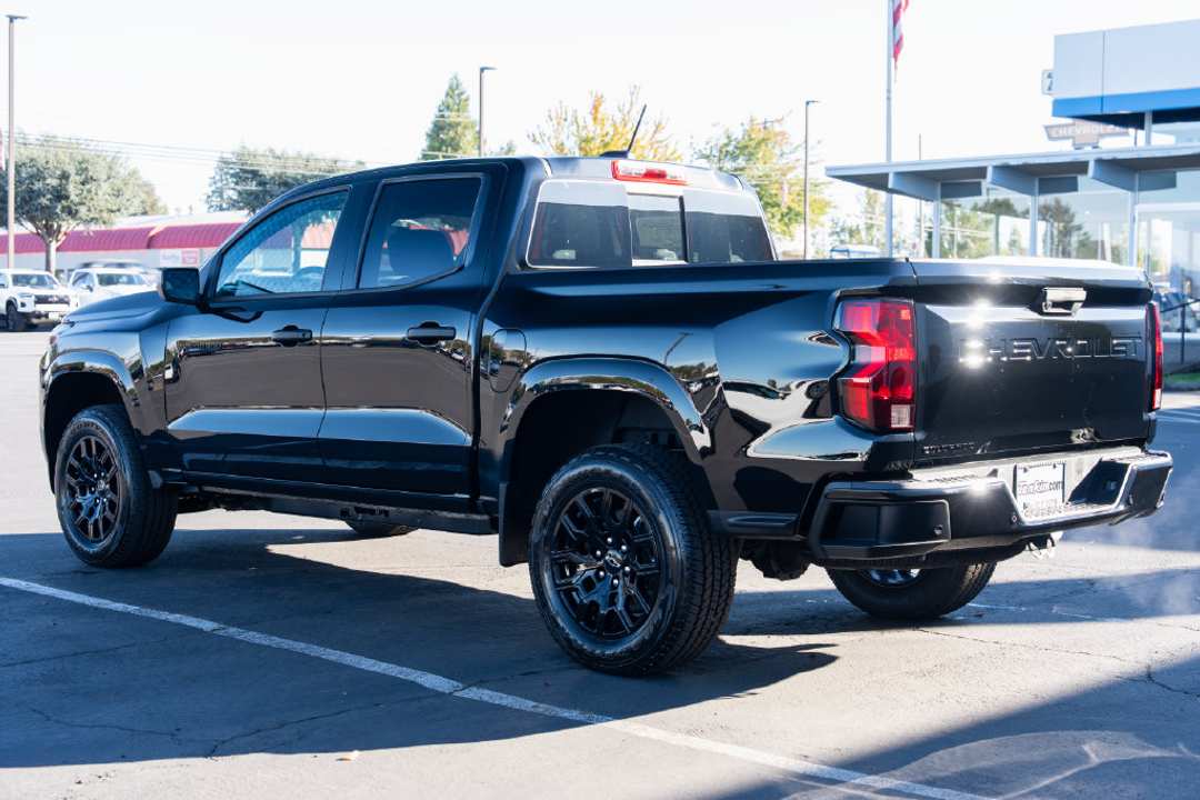 2026 Chevrolet Colorado Work - Image 3
