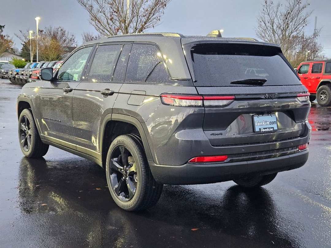 2025 Jeep Grand Cherokee Altitude X - Image 3