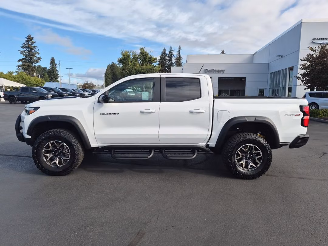 2025 Chevrolet Colorado ZR2 - Image 2
