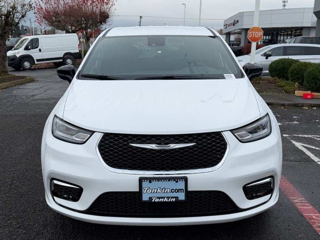 2026 Chrysler Pacifica Select - Image 2