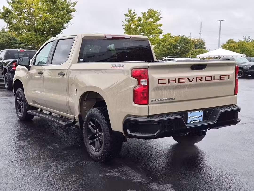 2022 Chevrolet Silverado 1500 Custom Trail Boss - Image 3