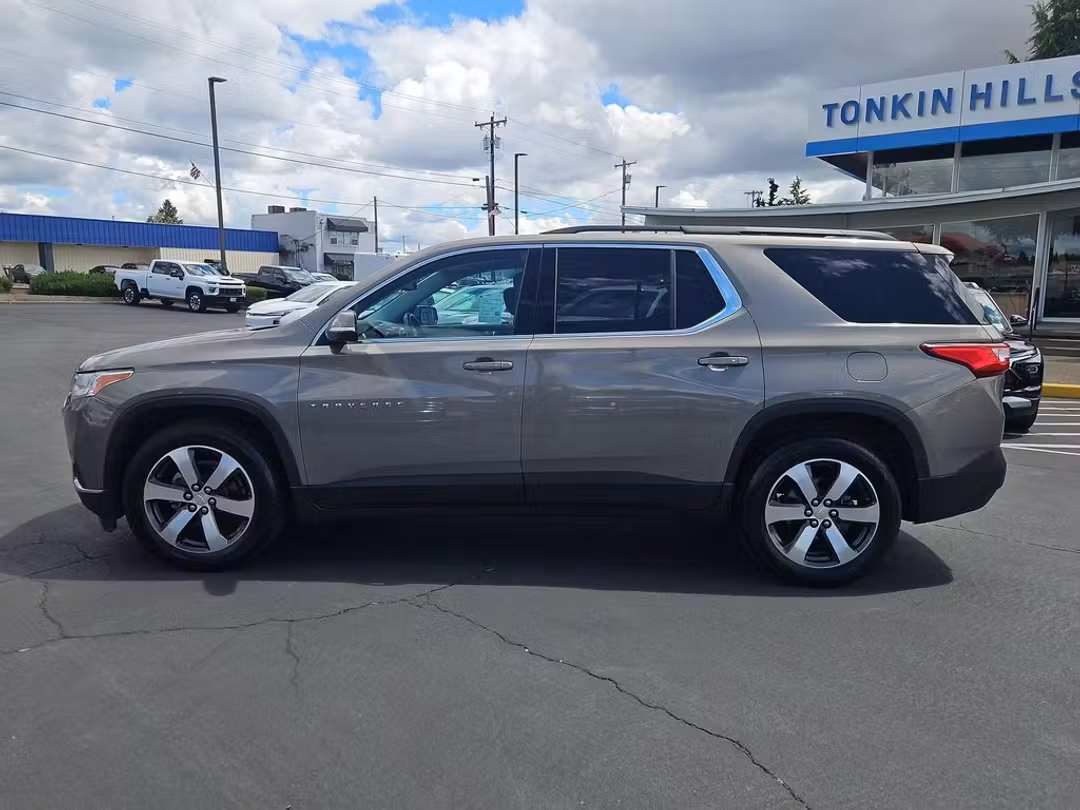 2019 Chevrolet Traverse 3LT - Image 2