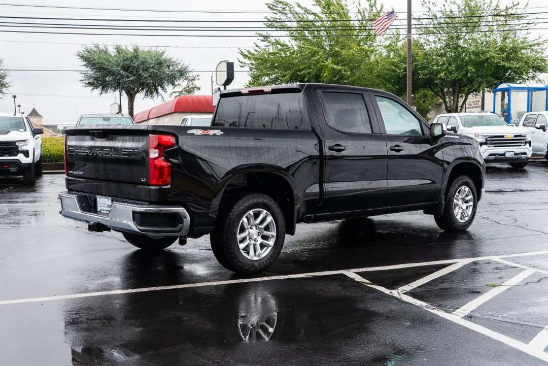 2026 Chevrolet Silverado 1500 LT - Image 3