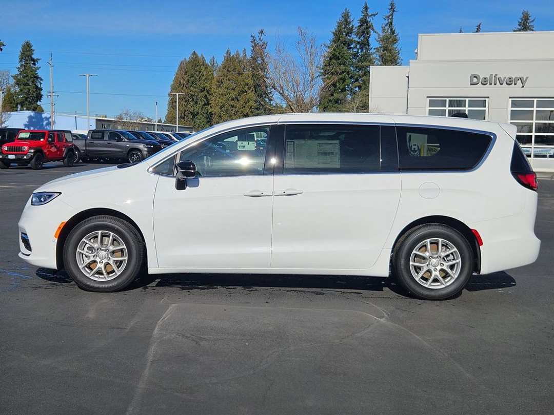 2026 Chrysler Pacifica Select - Image 2