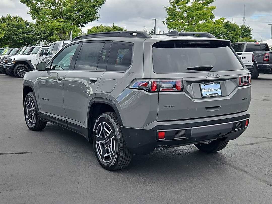 2026 Jeep Cherokee Laredo - Image 3