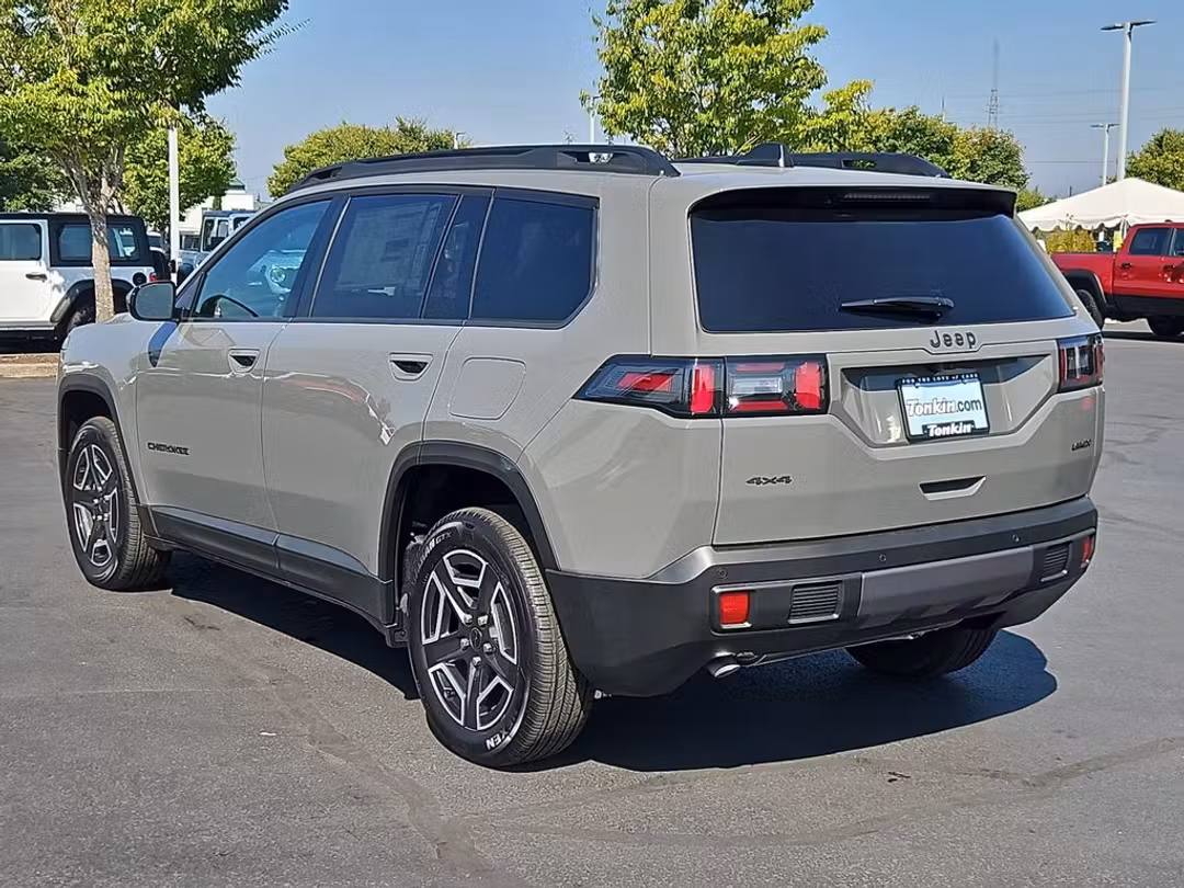 2026 Jeep Cherokee Laredo - Image 3