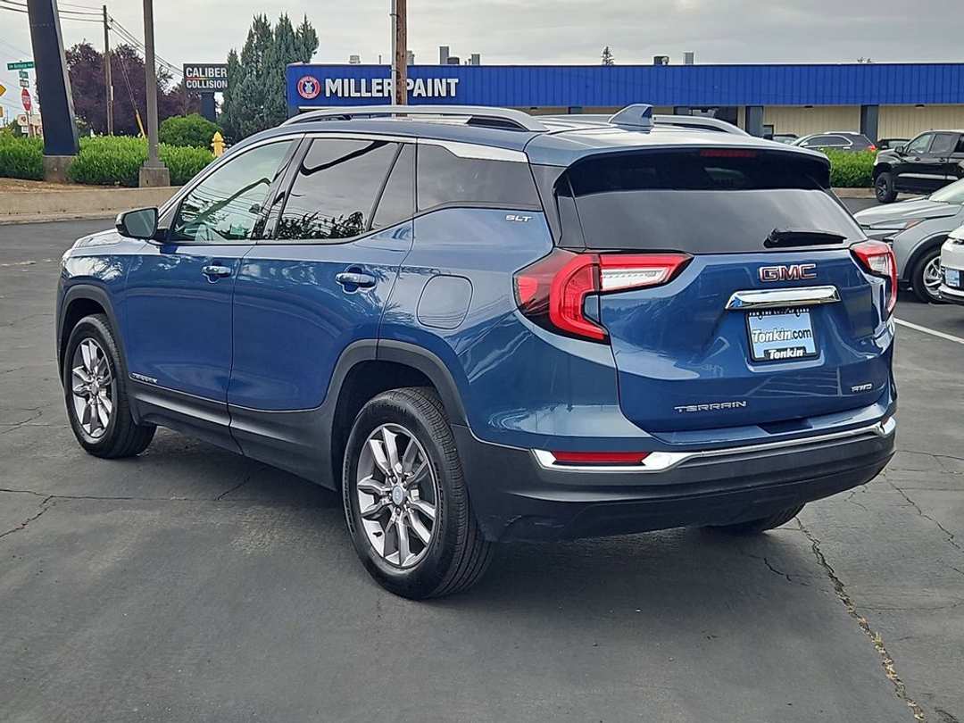 2024 GMC Terrain SLT - Image 3