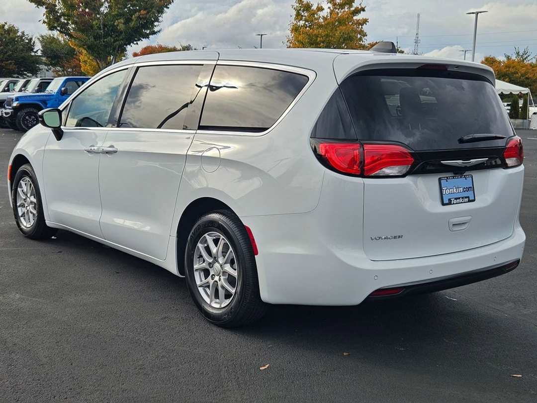 2026 Chrysler Voyager LX - Image 3