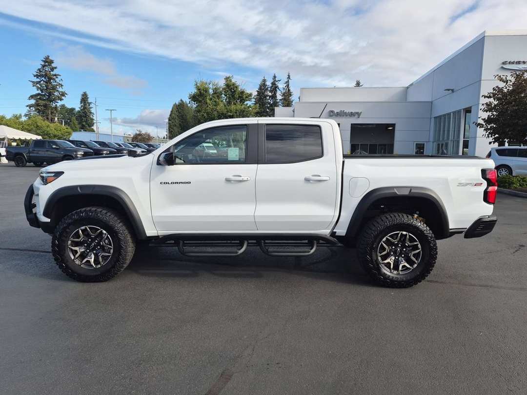 2025 Chevrolet Colorado ZR2 - Image 2