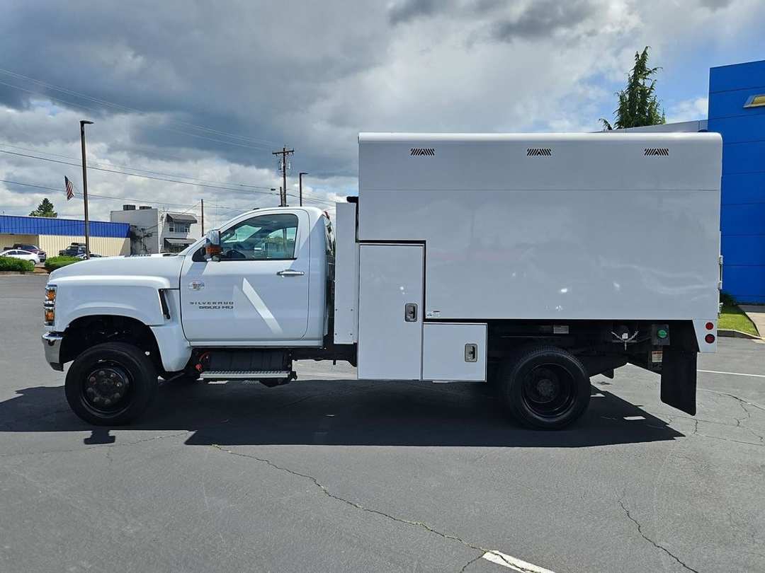 2022 Chevrolet Silverado 4500Hd Work - Image 2