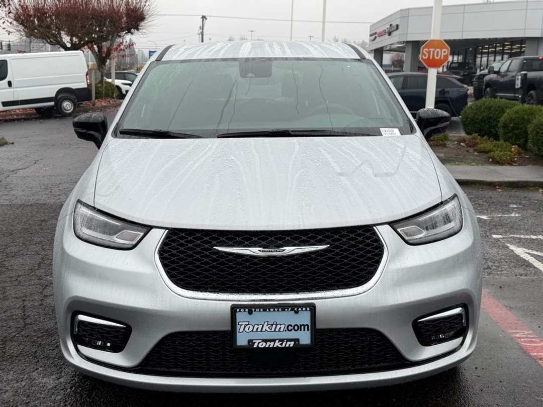 2026 Chrysler Pacifica Select - Image 2
