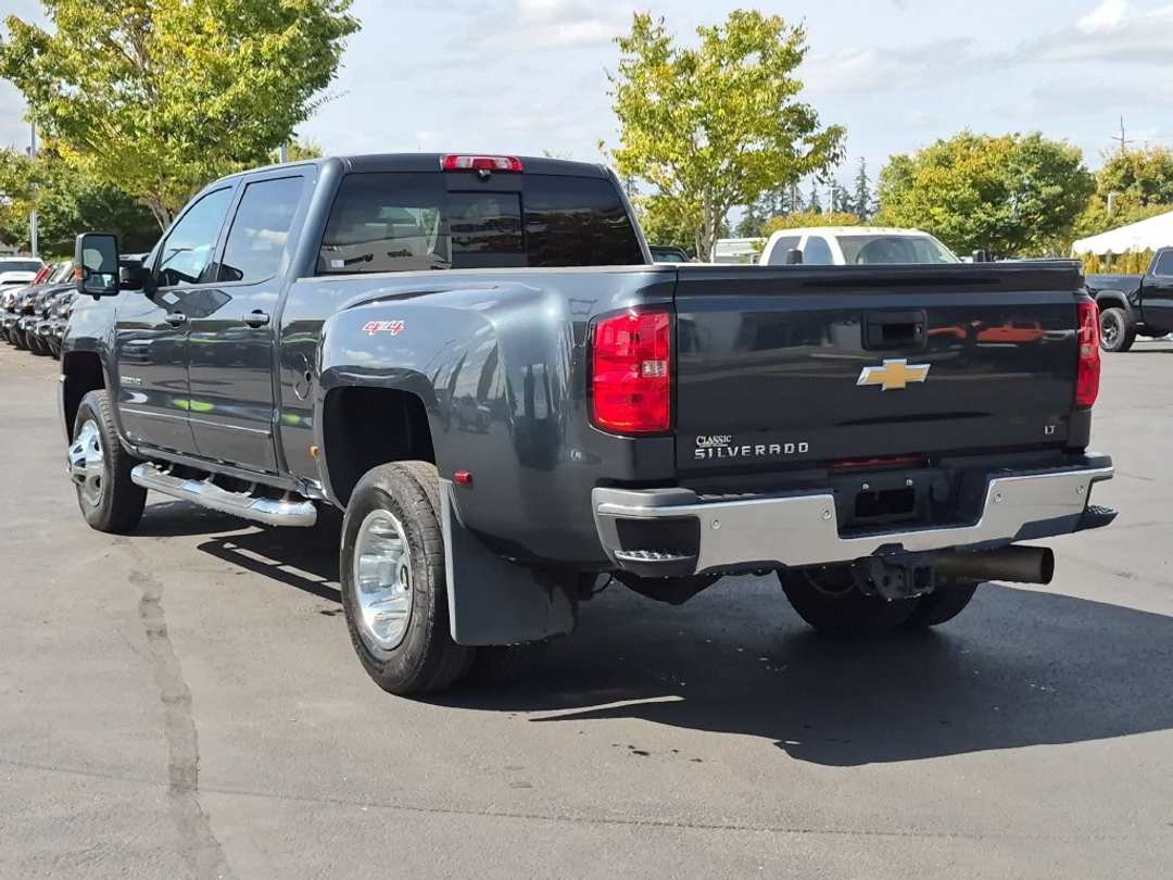 2017 Chevrolet Silverado 3500Hd LT - Image 3