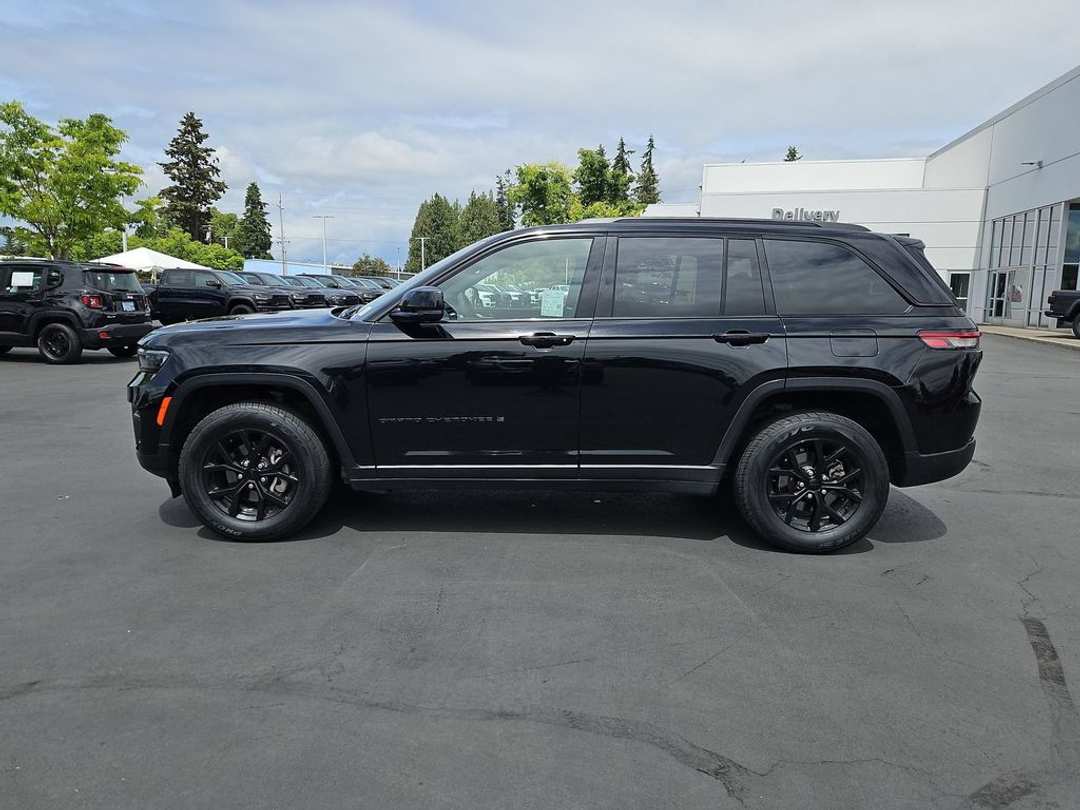 2024 Jeep Grand Cherokee Altitude - Image 2