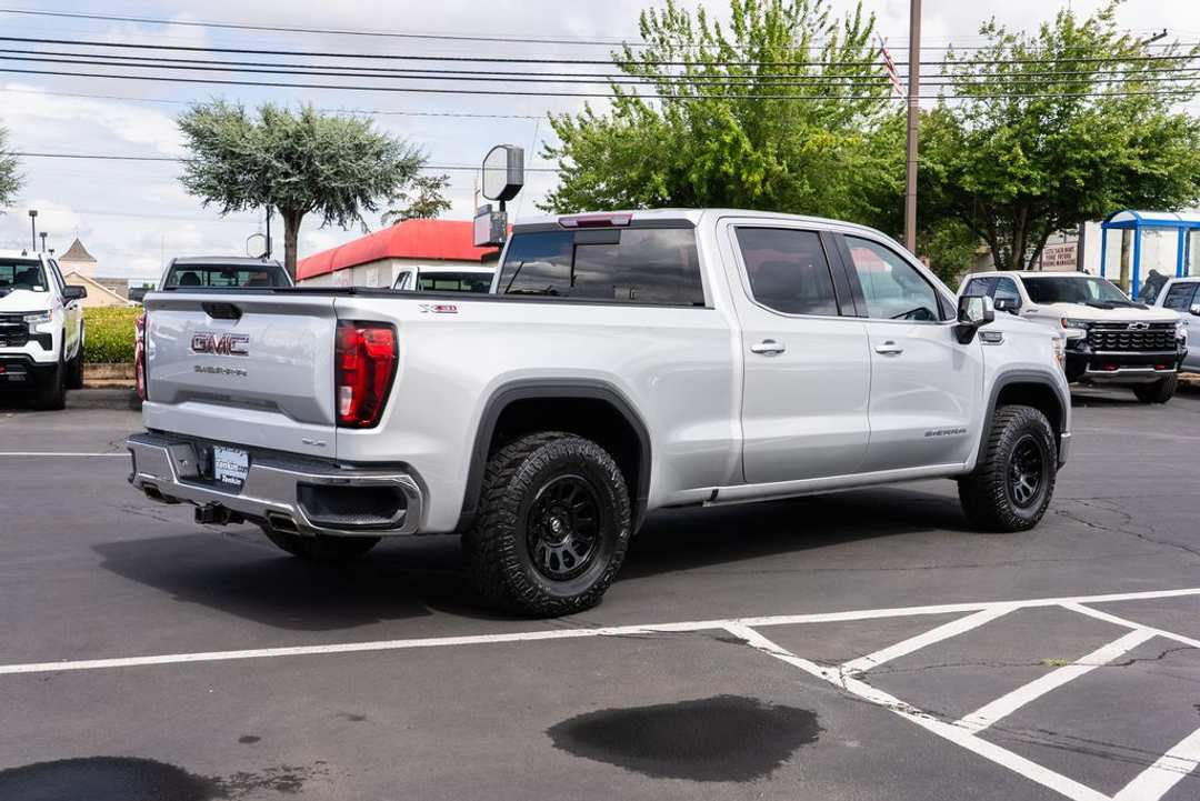 2020 GMC Sierra 1500 SLE - Image 3