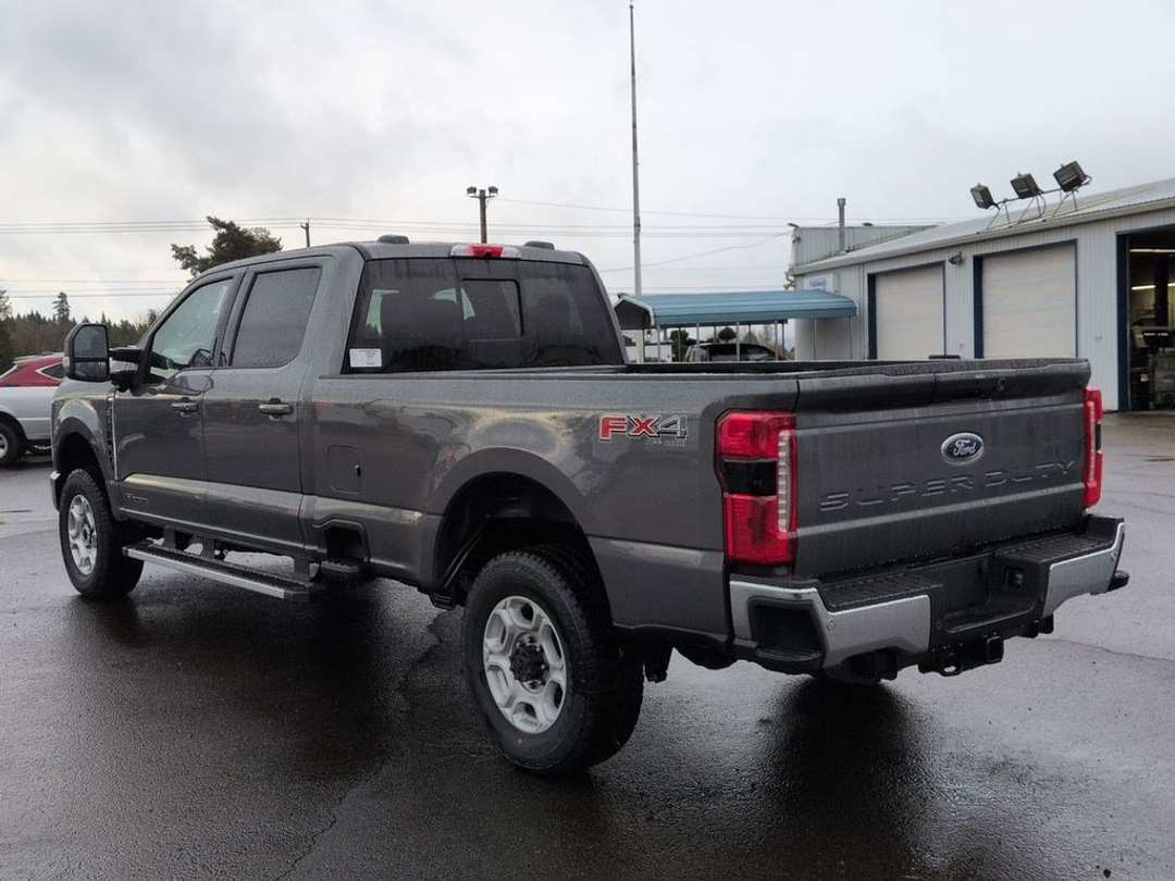 2026 Ford F-350Sd XLT - Image 2
